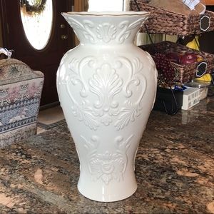 Lenox 16” Tall/Large Vase “Georgian” Collection